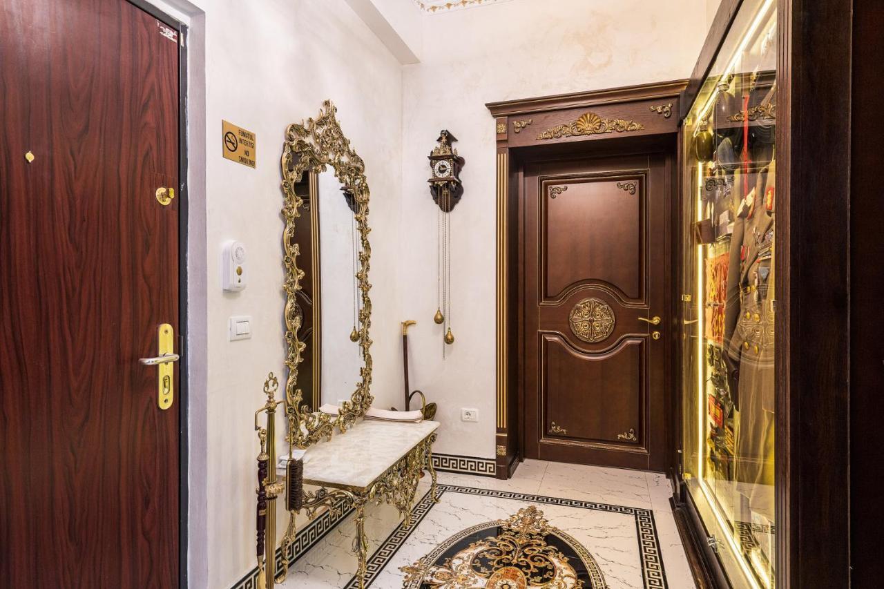 Private Museum Apartment With Antique Decor Bukurešť Exteriér fotografie