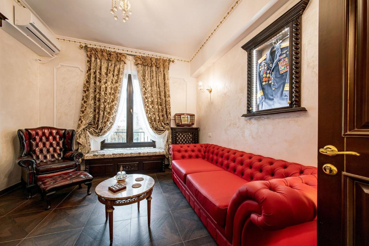 Private Museum Apartment With Antique Decor Bukurešť Exteriér fotografie