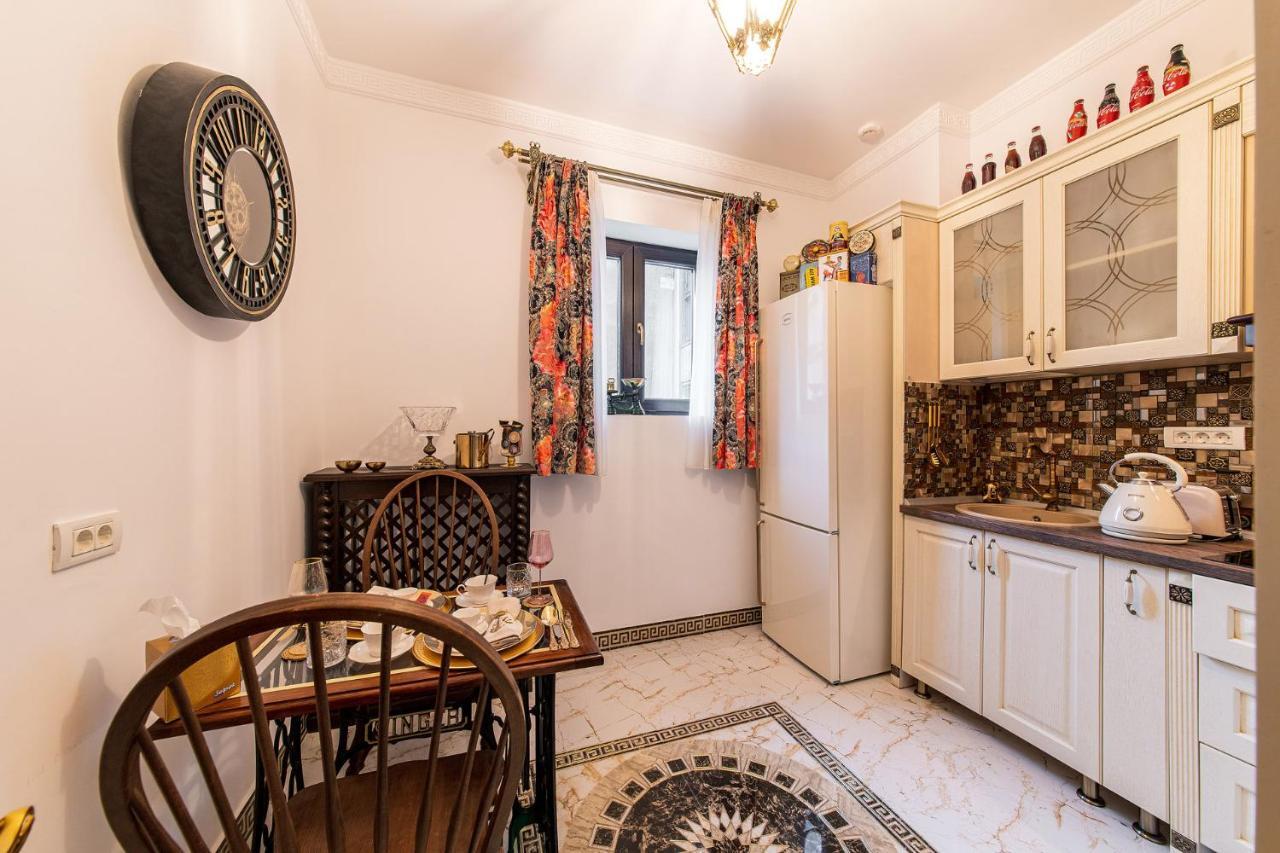 Private Museum Apartment With Antique Decor Bukurešť Exteriér fotografie