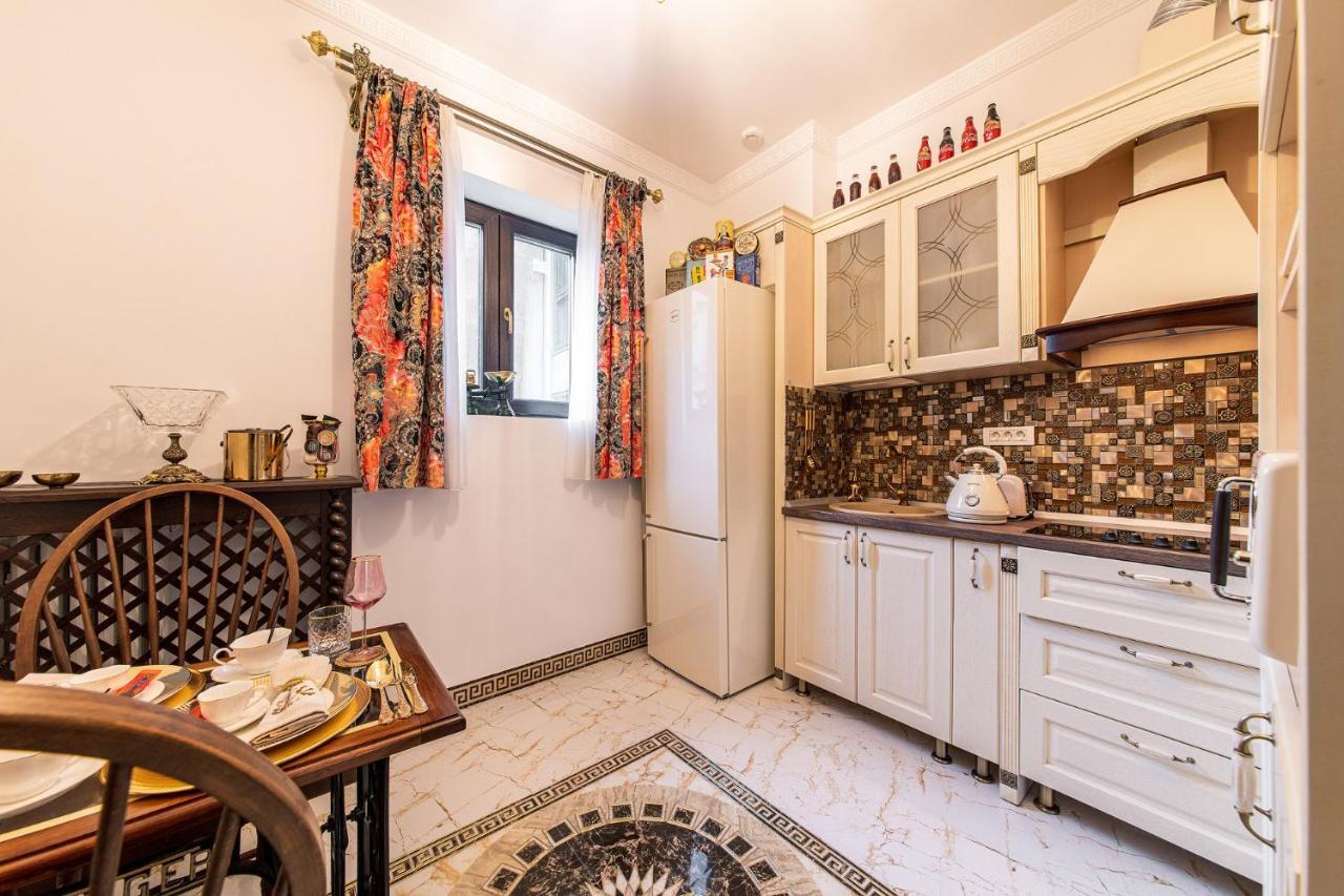 Private Museum Apartment With Antique Decor Bukurešť Exteriér fotografie