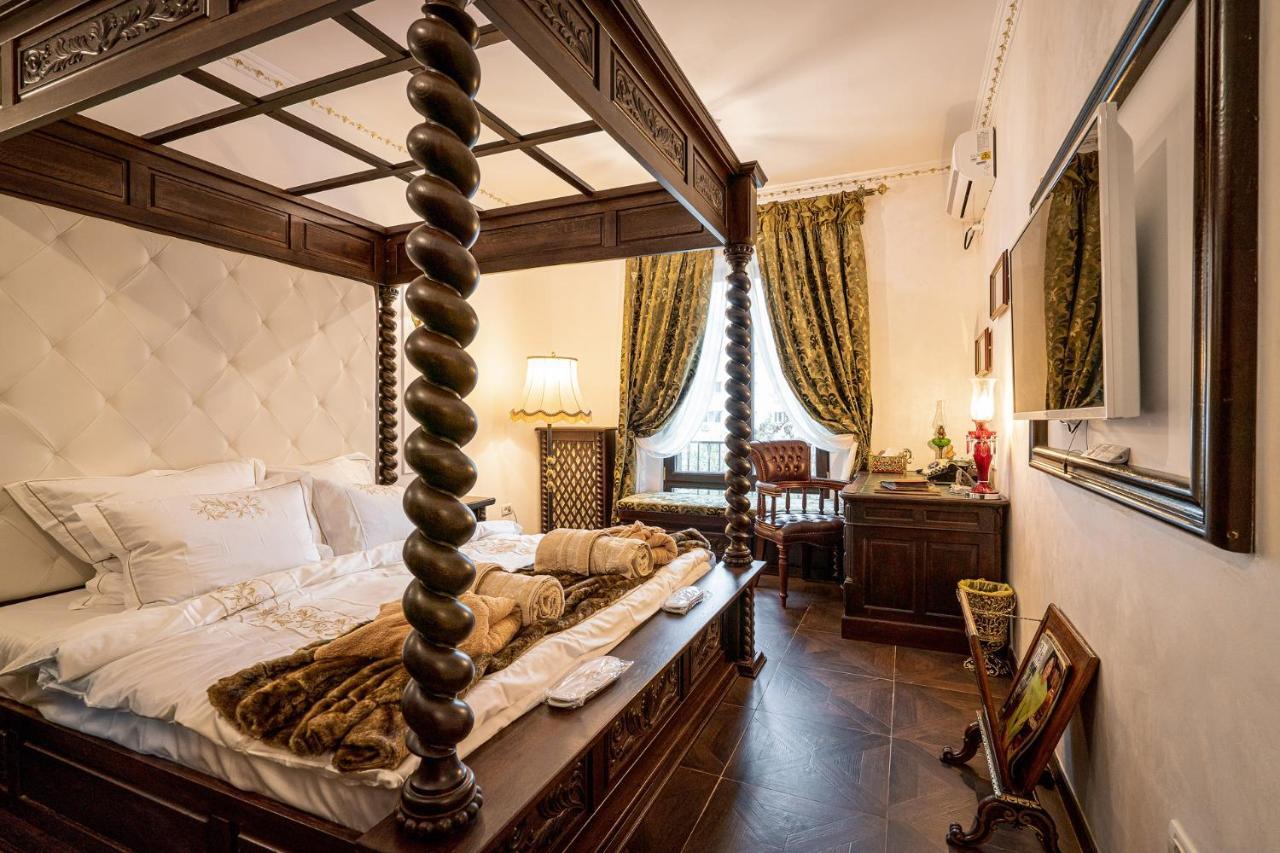 Private Museum Apartment With Antique Decor Bukurešť Exteriér fotografie