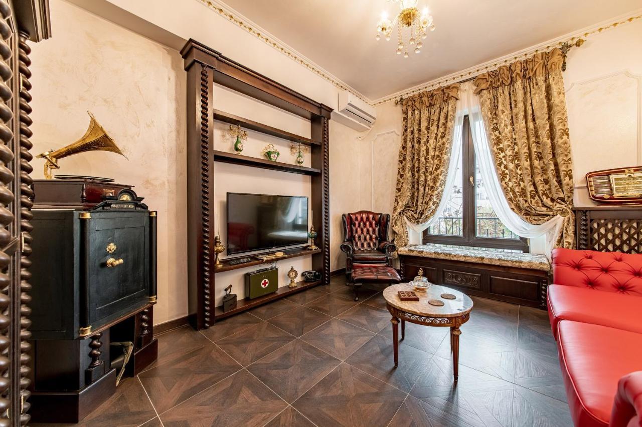Private Museum Apartment With Antique Decor Bukurešť Exteriér fotografie