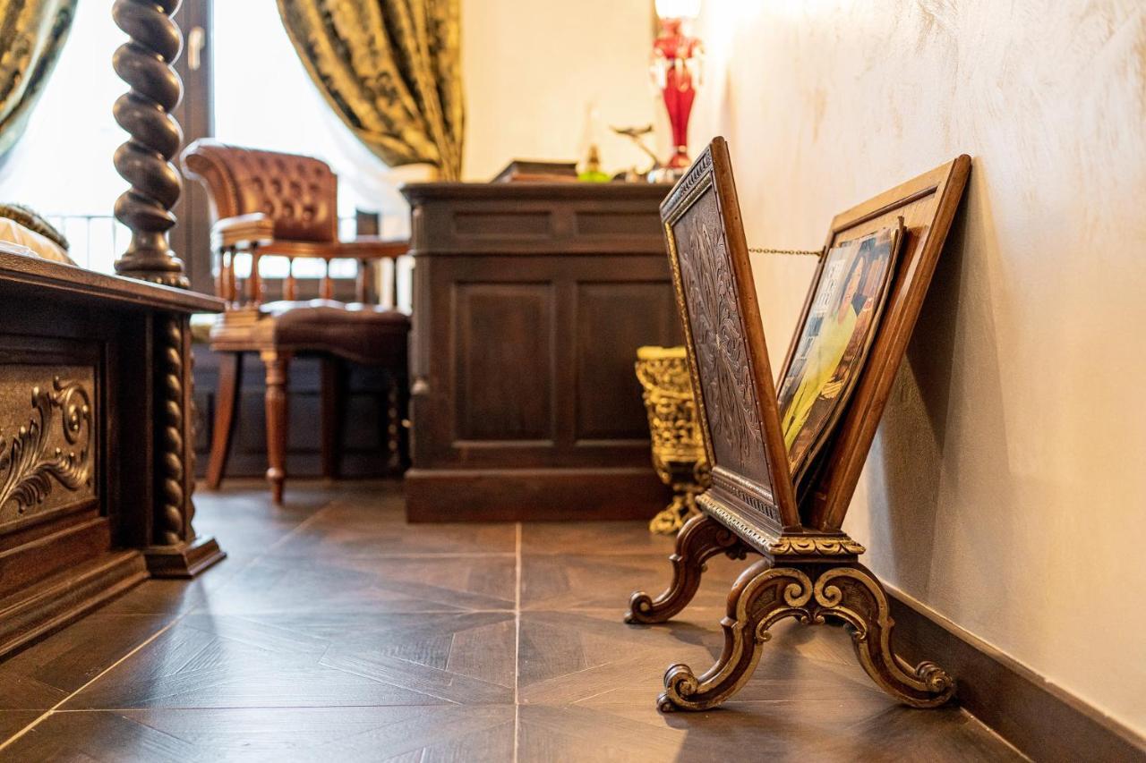 Private Museum Apartment With Antique Decor Bukurešť Exteriér fotografie