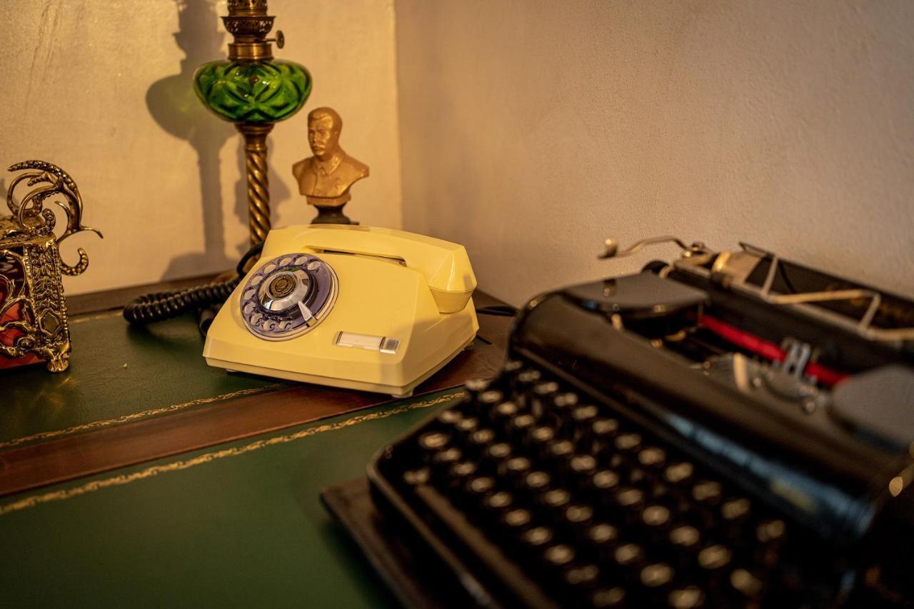 Private Museum Apartment With Antique Decor Bukurešť Exteriér fotografie