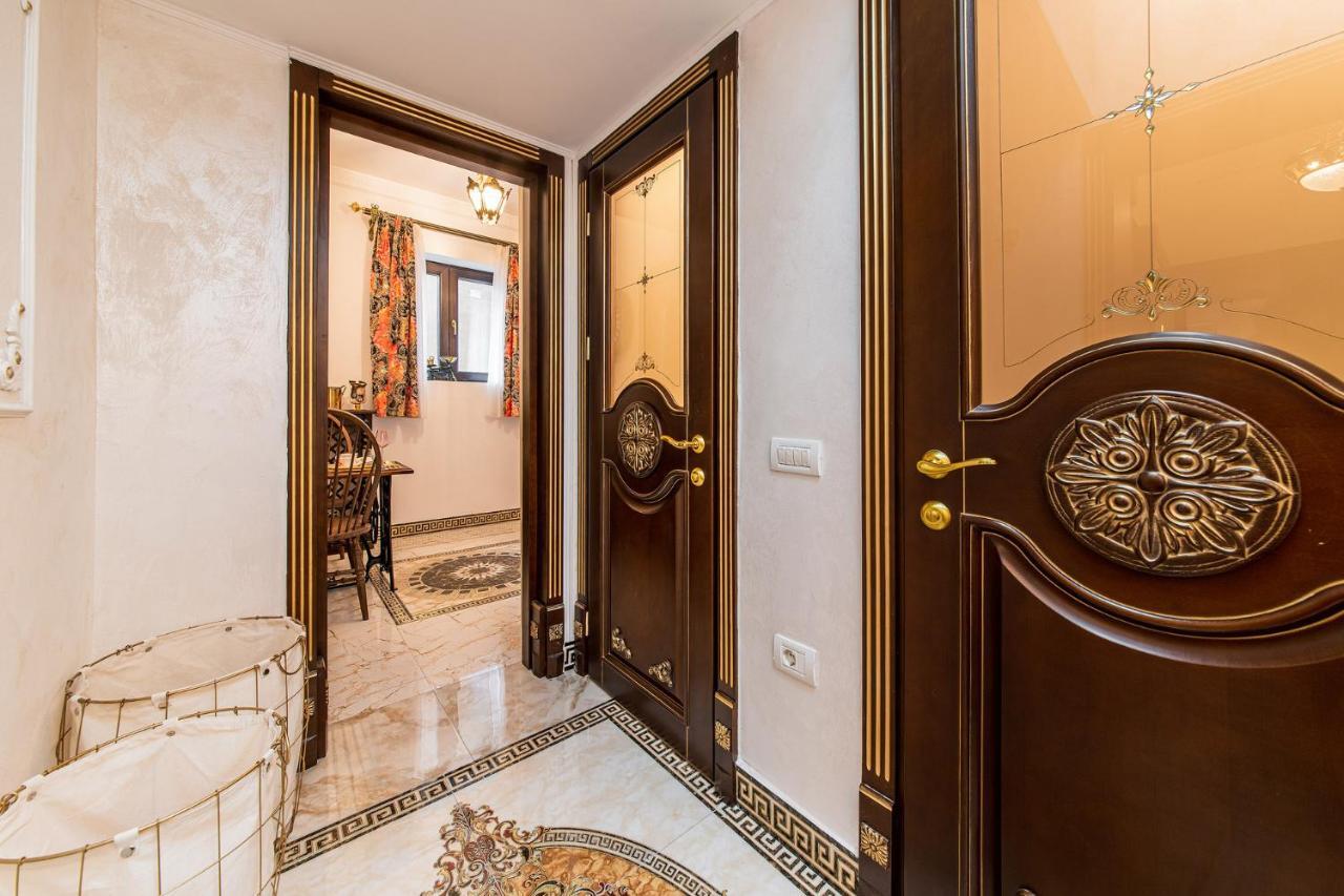 Private Museum Apartment With Antique Decor Bukurešť Exteriér fotografie
